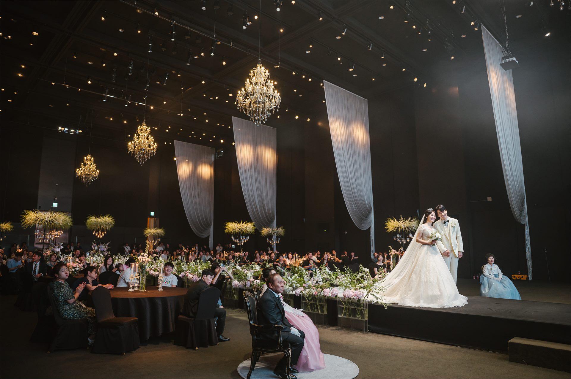 본식 현장 · 드레이프 & 크리스탈 샹들리에